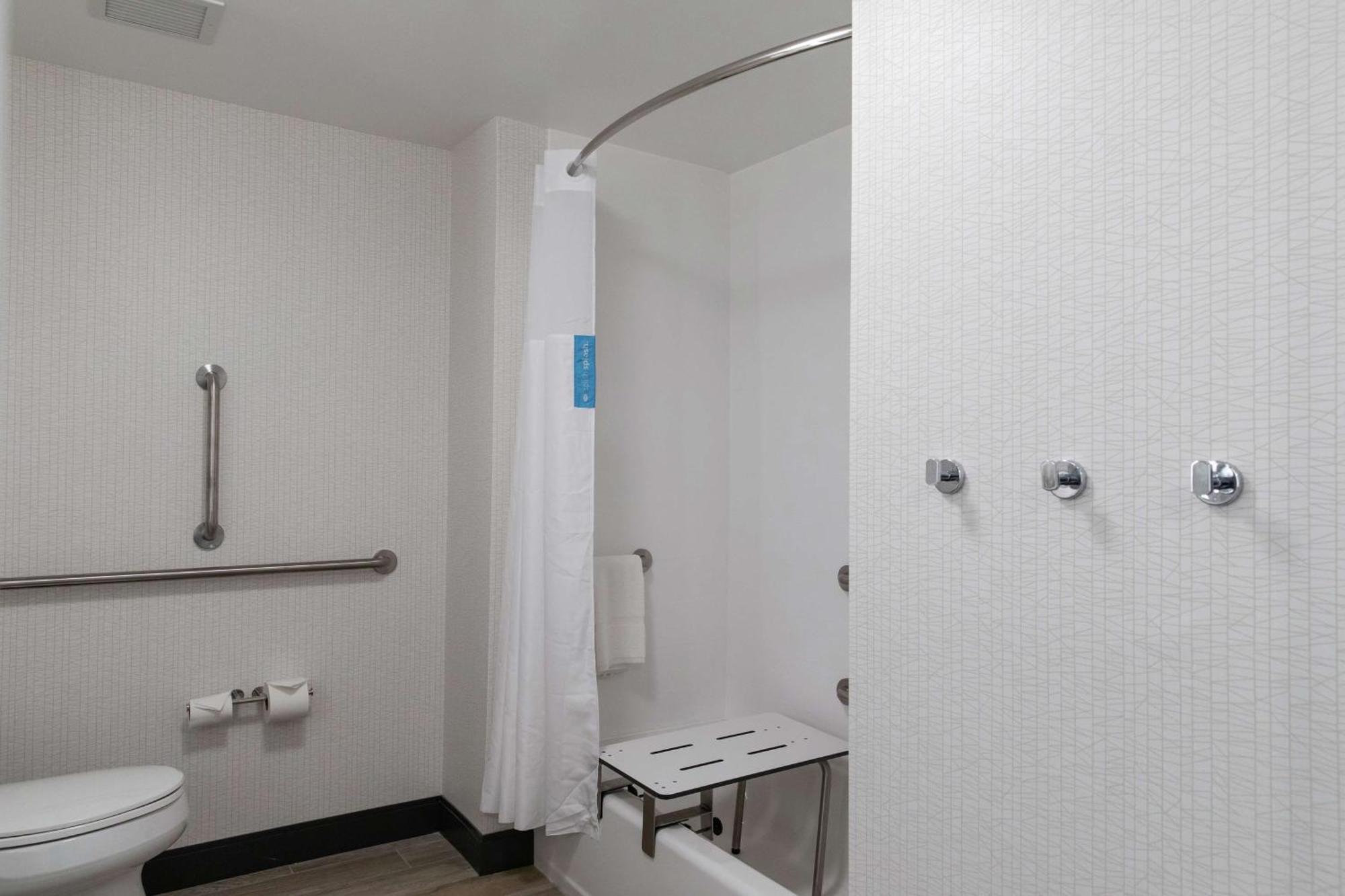 Hampton Inn Блэк-Маунтин Экстерьер фото