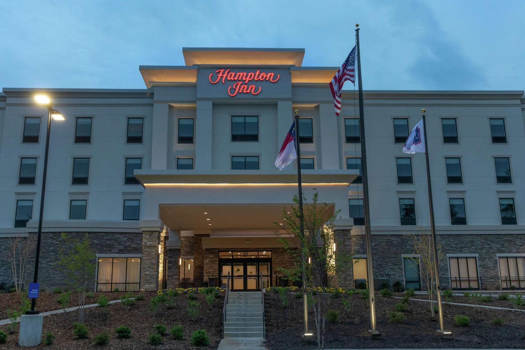 Hampton Inn Блэк-Маунтин Экстерьер фото