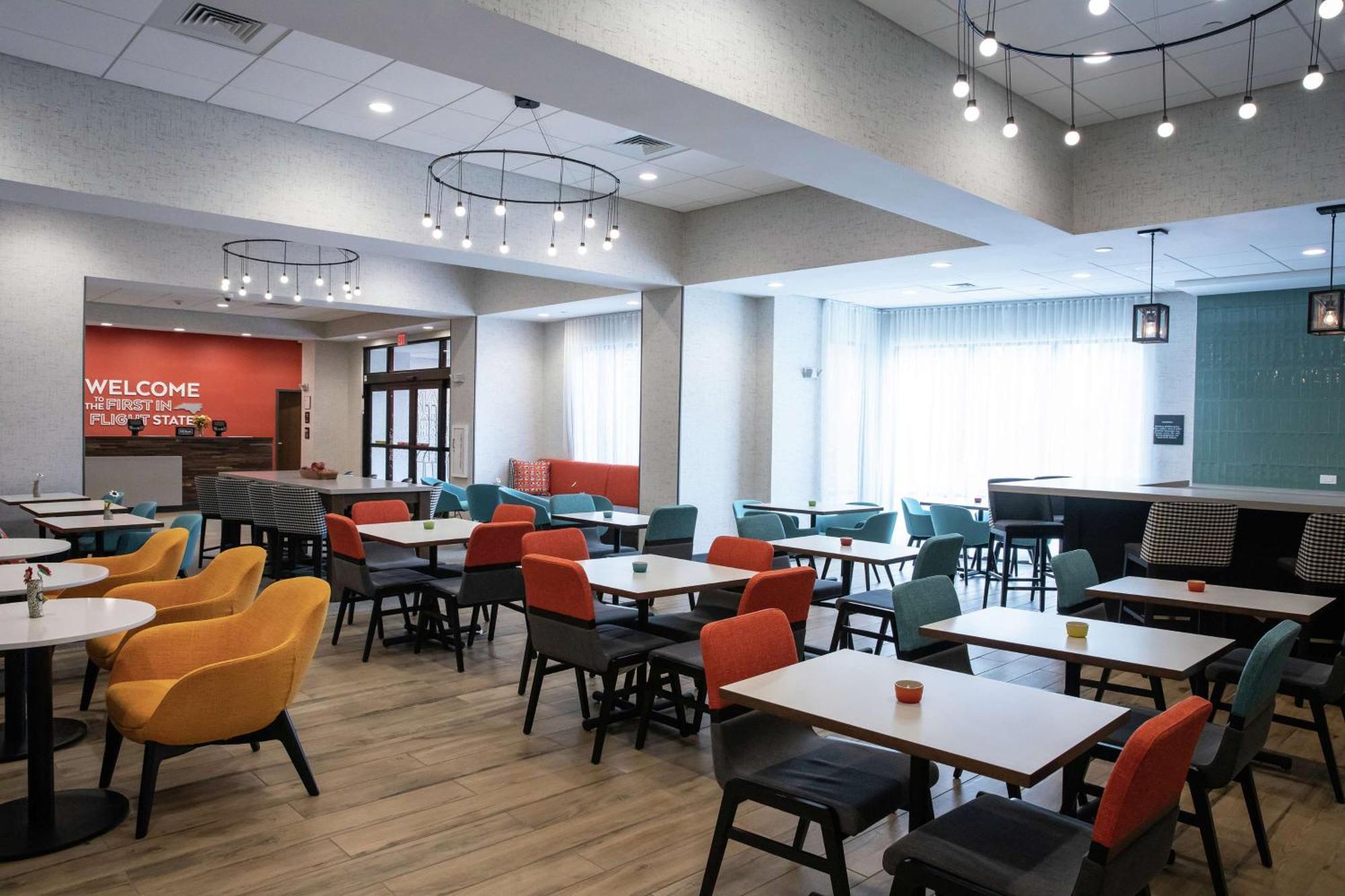Hampton Inn Блэк-Маунтин Экстерьер фото