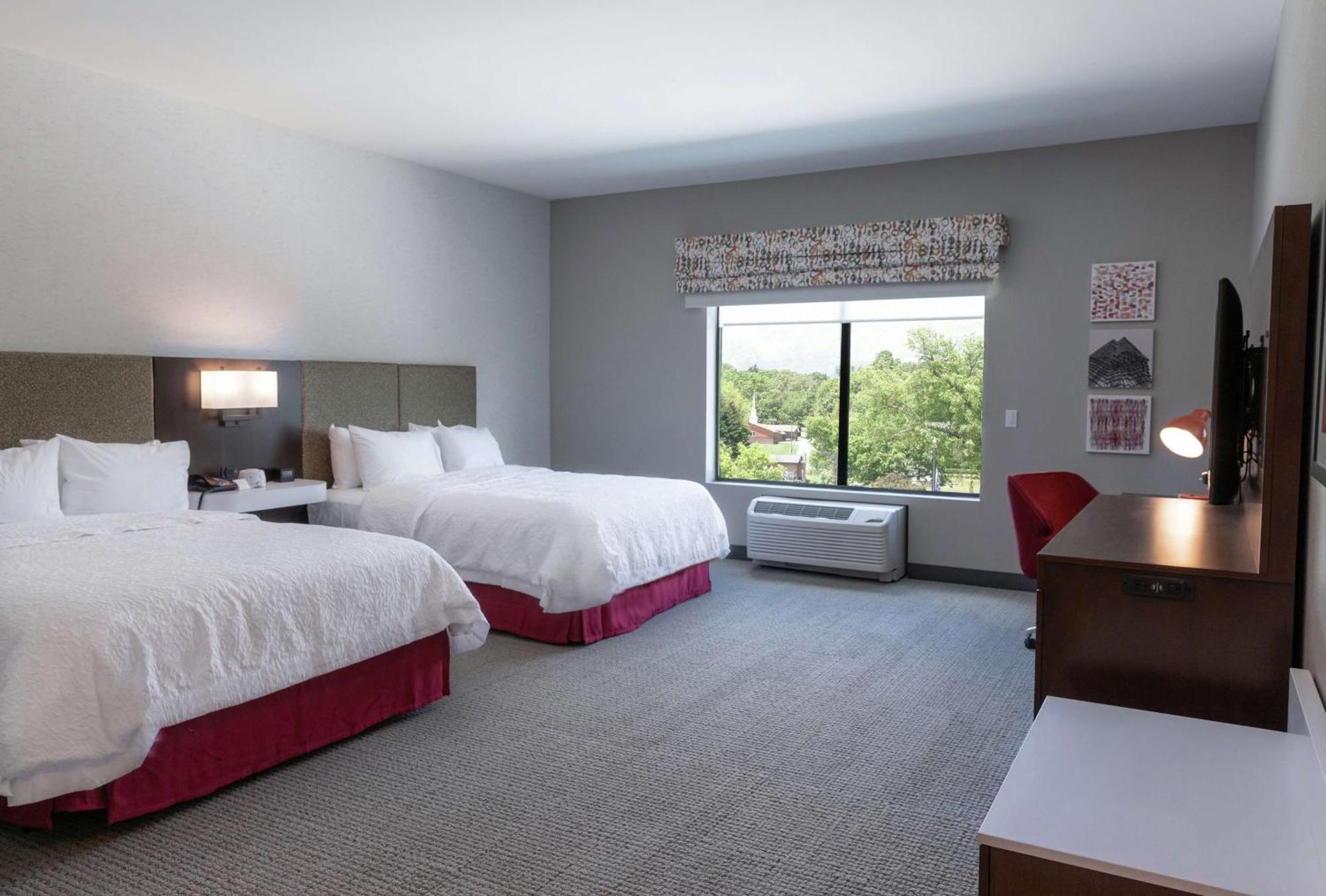 Hampton Inn Блэк-Маунтин Экстерьер фото